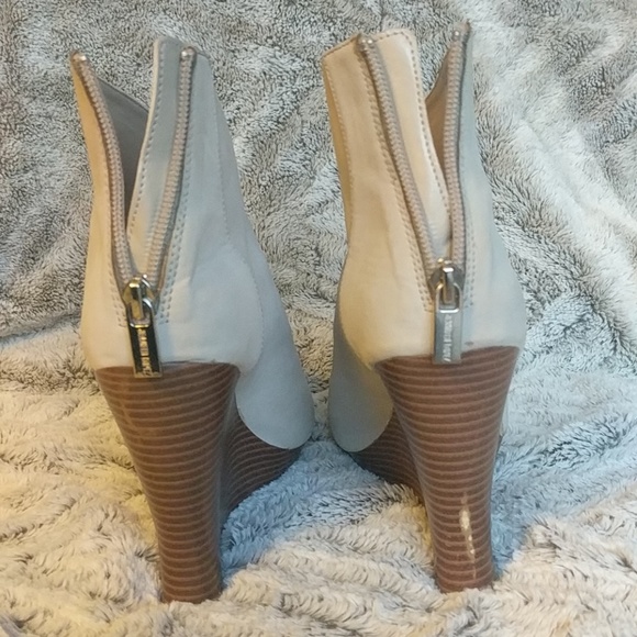 Jennifer Lopez 8 platform wedge booties - Picture 4 of 8